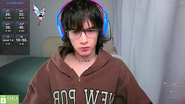 Snapshot of LeonBoykisser chatting on 05-27-26, 10:23 LeonBoykisser online show from 05-27-26, 10:23