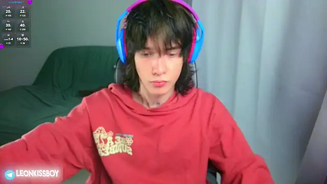 Snapshot of LeonBoykisser chatting on 06-25-26, 02:43 LeonBoykisser online show from 06-25-26, 02:43