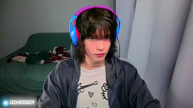 Snapshot of LeonBoykisser chatting on 06-30-26, 02:18 LeonBoykisser online show from 06-30-26, 02:18