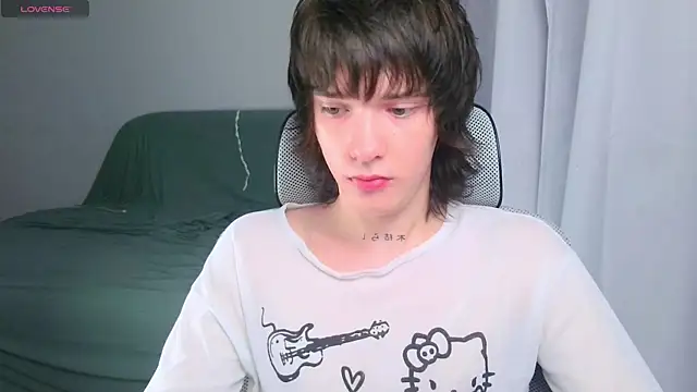 Snapshot of LeonBoykisser chatting on 07-08-26, 02:38 LeonBoykisser online show from 07-08-26, 02:38