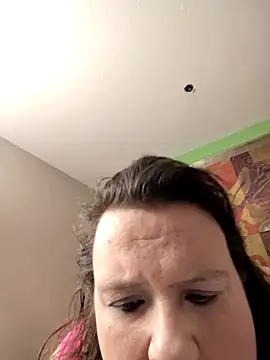 Snapshot of luvbug28 chatting on 03-09-26, 03:10 luvbug28 online show from 03-09-26, 03:10