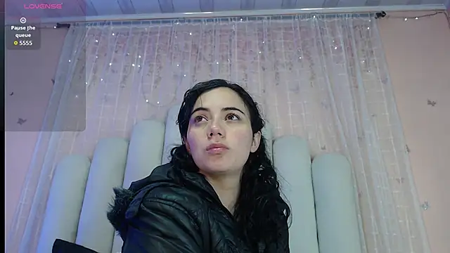 Snapshot of RoseConor_ chatting on 02-12-26, 03:12 RoseConor online show from 02-12-26, 03:12