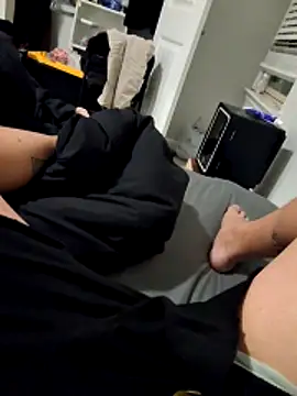 Snapshot of Tom32828 chatting on 03-04-26, 06:30 Tom32828 online show from 03-04-26, 06:30