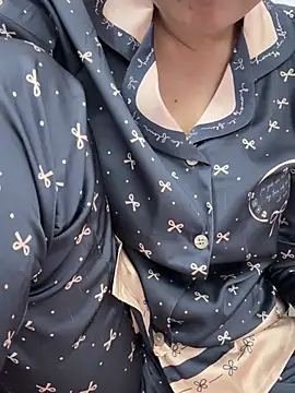 Snapshot of Donna9696 chatting on 01-18-26, 06:17 Donna9696 online show from 01-18-26, 06:17