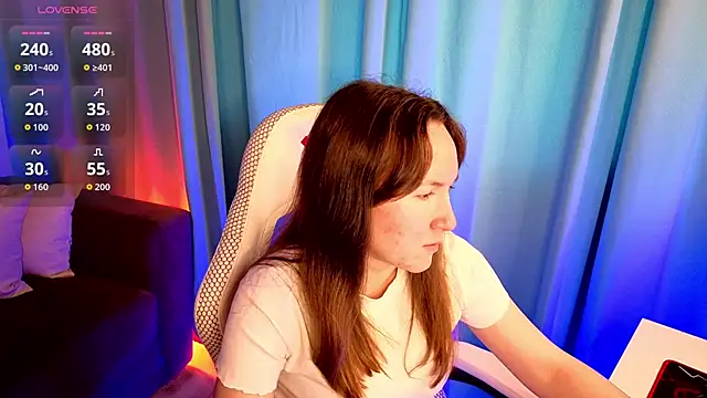 Snapshot of SindieStorm chatting on 04-13-26, 01:44 SindieStorm online show from 04-13-26, 01:44