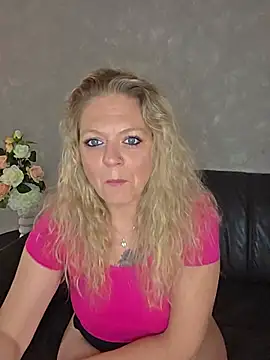 Snapshot of Anna-Lustig chatting on 06-07-26, 09:57 Anna-Lustig online show from 06-07-26, 09:57