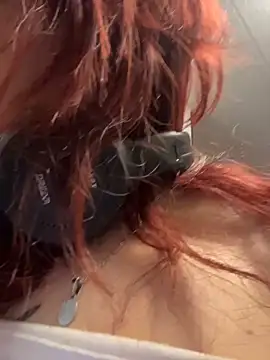 Snapshot of elodie_rouge chatting on 04-01-26, 11:33 elodie rouge online show from 04-01-26, 11:33