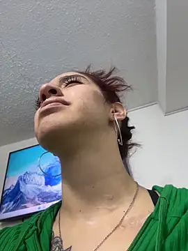 Snapshot of elodie_rouge chatting on 04-20-26, 11:35 elodie rouge online show from 04-20-26, 11:35