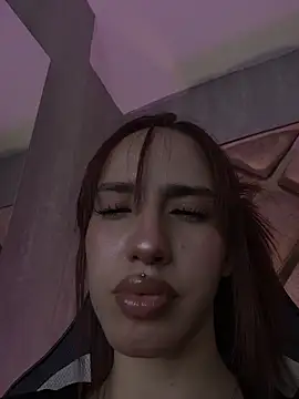 Snapshot of elodie_rouge chatting on 04-23-26, 12:29 elodie rouge online show from 04-23-26, 12:29
