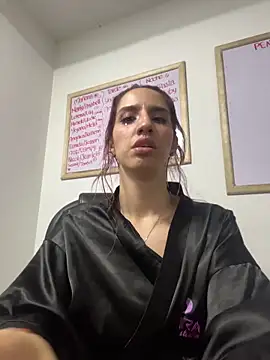 Snapshot of elodie_rouge chatting on 05-20-26, 12:17 elodie rouge online show from 05-20-26, 12:17