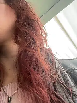 Snapshot of elodie_rouge chatting on 06-01-26, 11:56 elodie rouge online show from 06-01-26, 11:56