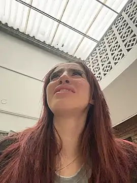 Snapshot of elodie_rouge chatting on 06-06-26, 11:37 elodie rouge online show from 06-06-26, 11:37