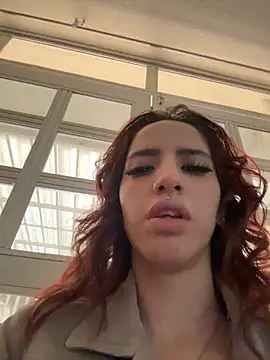 Snapshot of elodie_rouge chatting on 06-19-26, 12:31 elodie rouge online show from 06-19-26, 12:31