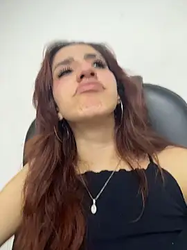 Snapshot of elodie_rouge chatting on 07-03-26, 11:44 elodie rouge online show from 07-03-26, 11:44