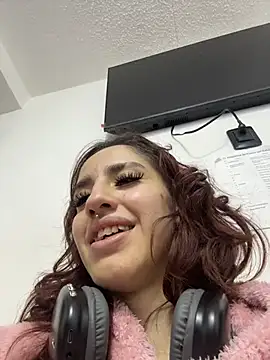 Snapshot of elodie_rouge chatting on 07-10-26, 12:41 elodie rouge online show from 07-10-26, 12:41