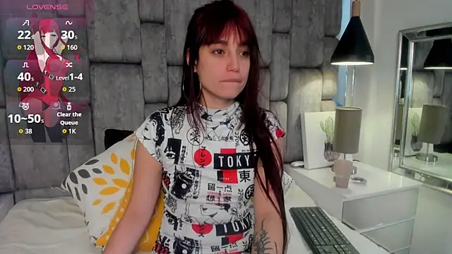Snapshot of JenniQ69 chatting on 04-27-26, 06:39 JenniQ69 online show from 04-27-26, 06:39