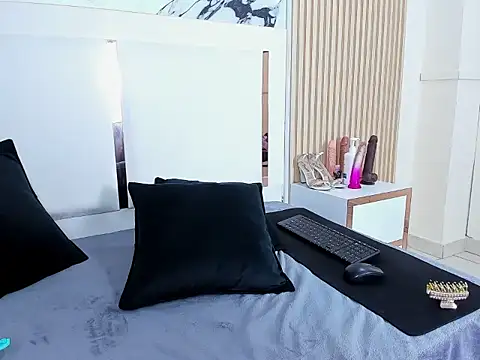 Zoehoney hl online show from 03-18-26, 05:21