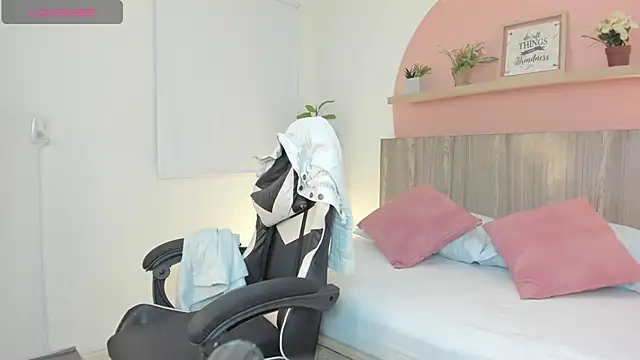 ivette swan online show from 04-15-26, 07:32