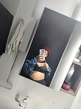 Small-lulu online show from 01-15-26, 12:26