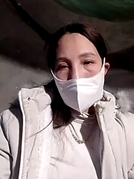 Snapshot of Gummiesu chatting on 01-15-26, 06:40 Gummiesu online show from 01-15-26, 06:40