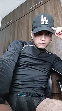 Snapshot of milo_boy98 chatting on 02-05-26, 03:22 milo boy98 online show from 02-05-26, 03:22