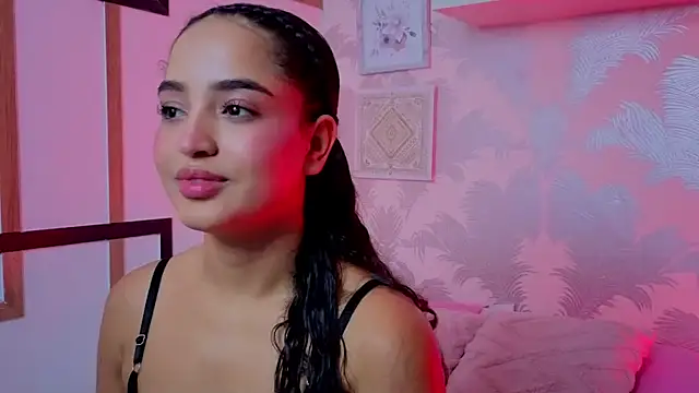 Snapshot of Emma_Thompssonn chatting on 06-20-26, 12:19 Emma Thompssonn online show from 06-20-26, 12:19