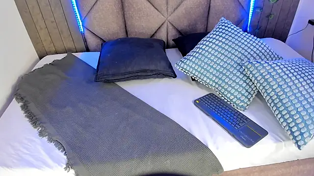 AndrewKenoxx  online show from 04-01-26, 12:17