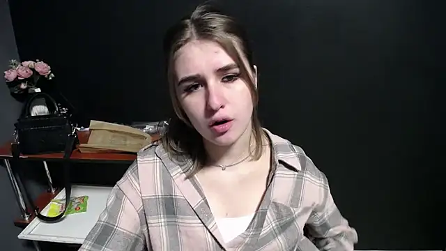 Snapshot of Sunny_siren chatting on 02-02-26, 03:44 Sunny siren online show from 02-02-26, 03:44