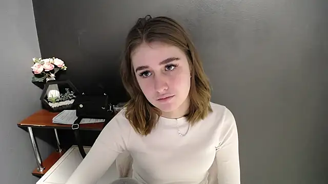 Snapshot of Sunny_siren chatting on 02-17-26, 02:02 Sunny siren online show from 02-17-26, 02:02