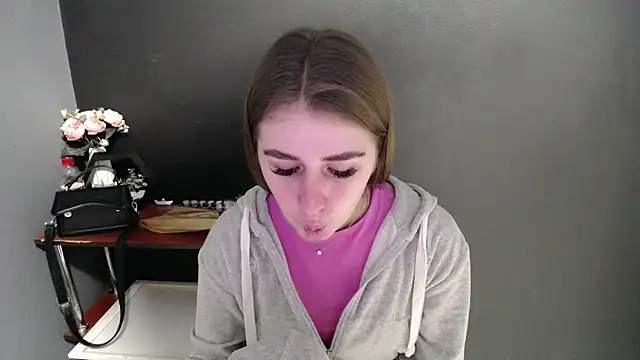 Snapshot of Sunny_siren chatting on 02-18-26, 01:29 Sunny siren online show from 02-18-26, 01:29