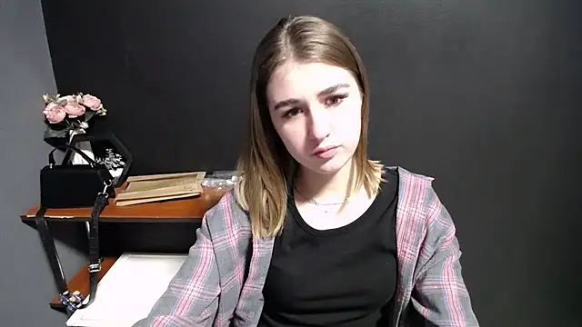 Snapshot of Sunny_siren chatting on 02-19-26, 01:29 Sunny siren online show from 02-19-26, 01:29