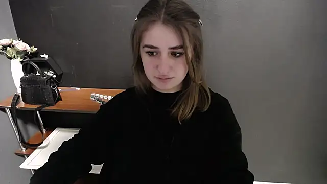 Snapshot of Sunny_siren chatting on 04-20-26, 12:41 Sunny siren online show from 04-20-26, 12:41