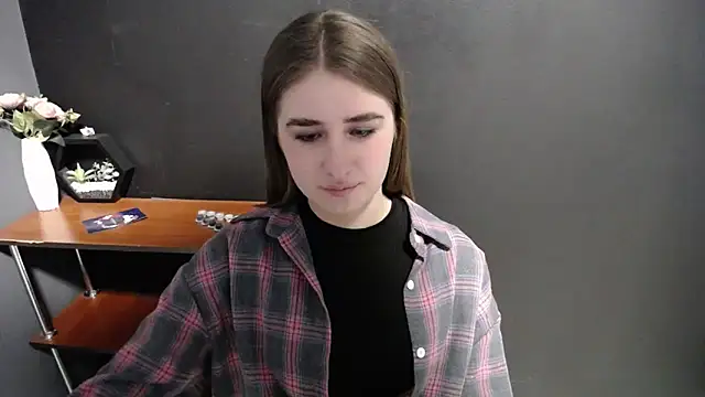 Snapshot of Sunny_siren chatting on 04-21-26, 12:22 Sunny siren online show from 04-21-26, 12:22