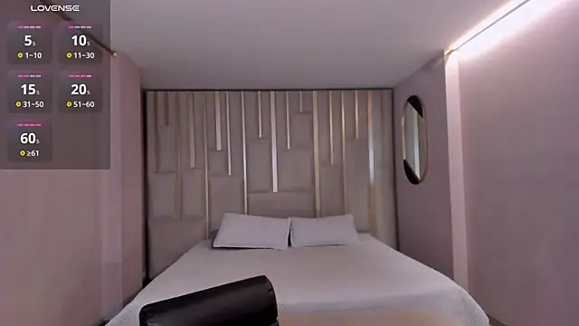 BellaThompsonX online show from 04-06-26, 12:19