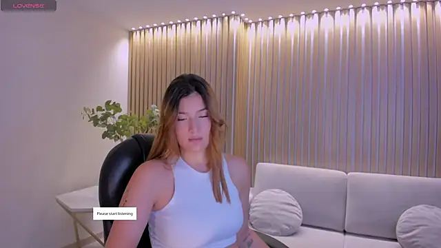 Snapshot of BellaThompsonX chatting on 05-03-26, 04:07 BellaThompsonX online show from 05-03-26, 04:07