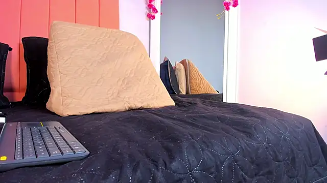 Snapshot of rose_thompson19 chatting on 06-18-26, 07:18 rose thompson19 online show from 06-18-26, 07:18