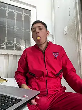 santiObrero online show from 04-17-26, 03:15