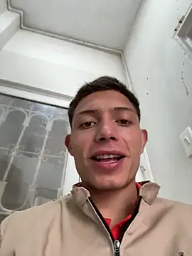 Snapshot of santiObrero chatting on 06-05-26, 03:07 santiObrero online show from 06-05-26, 03:07