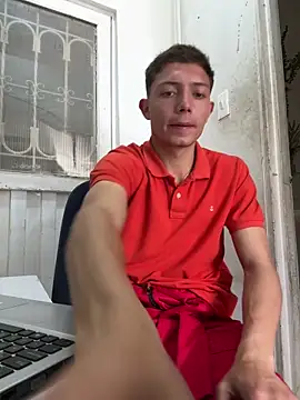 Snapshot of santiObrero chatting on 06-16-26, 03:03 santiObrero online show from 06-16-26, 03:03