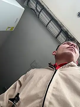 Snapshot of santiObrero chatting on 06-19-26, 04:11 santiObrero online show from 06-19-26, 04:11