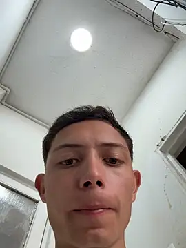 Snapshot of santiObrero chatting on 06-27-26, 03:28 santiObrero online show from 06-27-26, 03:28