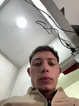 Snapshot of santiObrero chatting on 07-10-26, 03:36 santiObrero online show from 07-10-26, 03:36