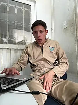 Snapshot of santiObrero chatting on 07-14-26, 03:40 santiObrero online show from 07-14-26, 03:40
