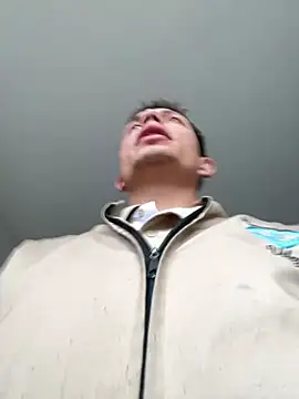Snapshot of santiObrero chatting on 07-16-26, 07:20 santiObrero online show from 07-16-26, 07:20