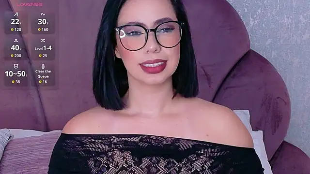 Snapshot of Sienna-Gold chatting on 06-03-26, 02:33 Sienna-Gold online show from 06-03-26, 02:33