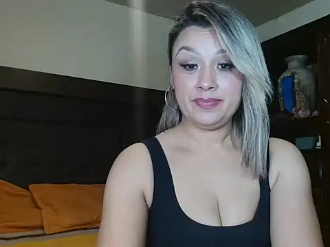 Snapshot of aitanalove_ chatting on 02-05-26, 01:32 aitanalove online show from 02-05-26, 01:32