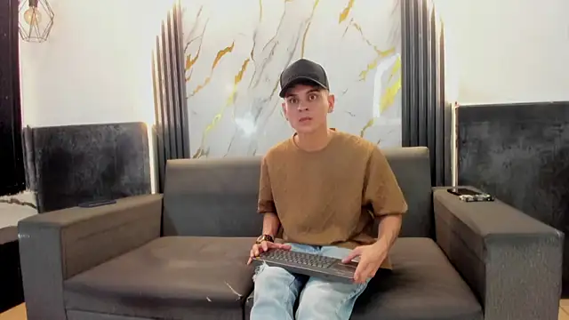 Snapshot of Angel_Villareal chatting on 02-05-26, 05:01 Angel Villareal online show from 02-05-26, 05:01