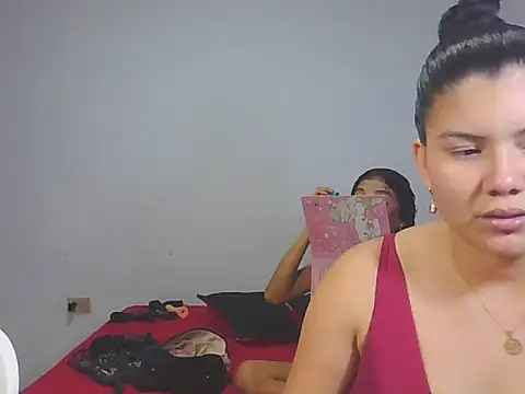 Helena-Paola online show from 02-05-26, 03:11