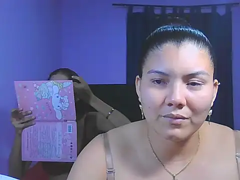 Helena-Paola online show from 02-08-26, 05:00