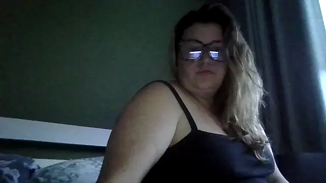 Snapshot of QueenCurvy_Charley28 chatting on 06-16-26, 08:00 QueenCurvy Charley28 online show from 06-16-26, 08:00